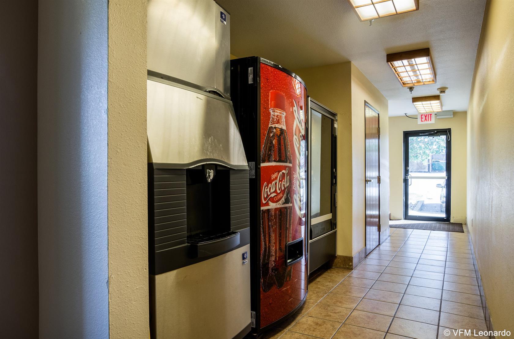 Best Western Emporia Inn Экстерьер фото